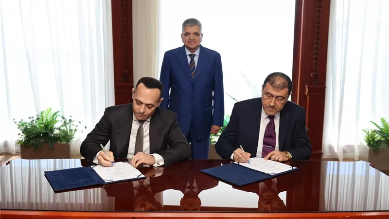 باستثمارات 2 مليار دولار.. قناة السويس توقع عقد شراكة لبناء مجمع بتروكيماويات 