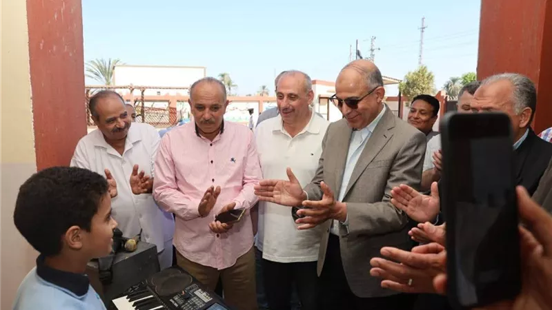 محافظ المنيا يتفقد مدرسة نزلة بني خلف ضمن مشروعات «حياة كريمة»