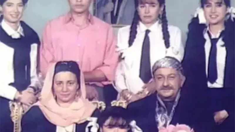 عمر محمد رياض يضع والده في موقف محرج بسبب 