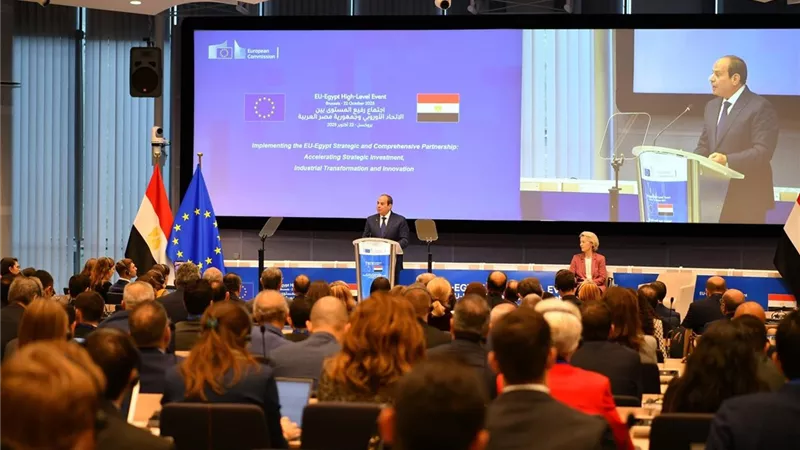 السيسي يدعو المستثمرين لزيارة مصر والاطلاع على فرص الاستثمار الواعدة