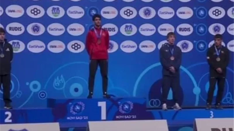وزير الرياضة يهنئ محمد حسن بعد تتويجه بذهبية العالم للمصارعة في صربيا