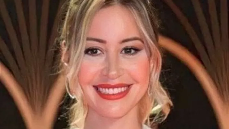 رغم انتشار وثيقة زواجهما.. لماذا أخفت منة شلبي خبر زواجها؟