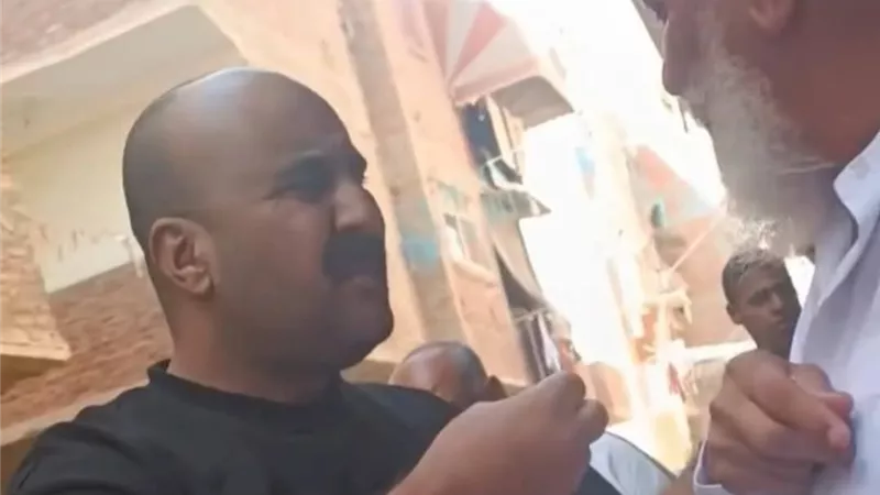 ضربه بالقلم أمام بنته .. القبض على المتهم بصفع مسن في السويس