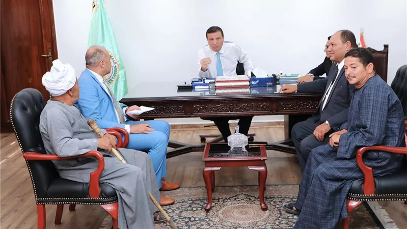 وزير الزراعة يستقبل عددًا من الفلاحين ويستمع لمشكلاتهم ويؤكد: دعم الفلاح أولوية