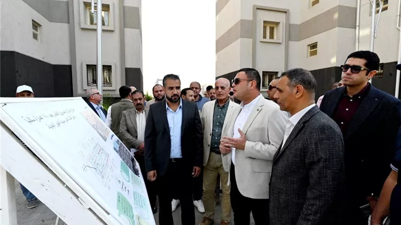وزير الإسكان يتفقد مشروعات 