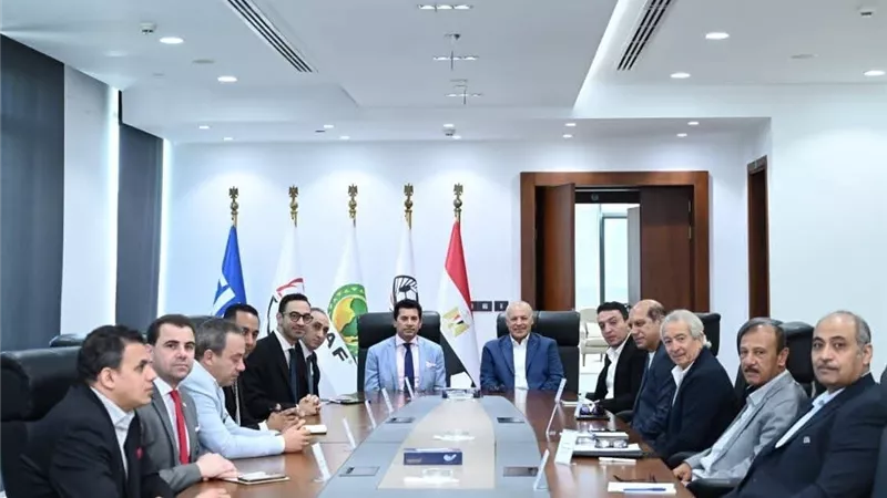 خطط جديدة لتطوير المنتخبات الوطنية.. تفاصيل اجتماع وزير الرياضة وهاني أبوريدة