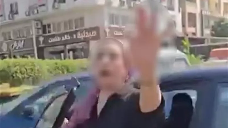 صراع على الأولوية.. مشاجرة بين سيدة وشاب أمام ماكينة ATM في البساتين
