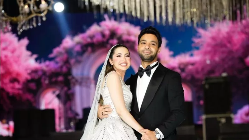 تصغره بـ 15 عاما.. من هي فرح الموجي زوجة المطرب أحمد جمال