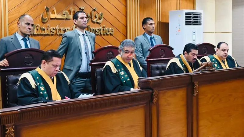 جريمة مؤلمة.. محاكمة الأب المتهم بالاعتداء على ابنته بمدينة السادات