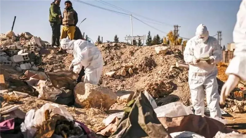 مؤامرة لطمس الجرائم.. صحراء سوريا تحولت إلى مقبرة جماعية في عهد الأسد