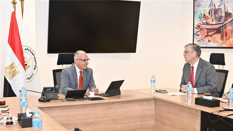 وزير الري يبحث مع سفير هولندا تعزيز التعاون في مجالات المياه