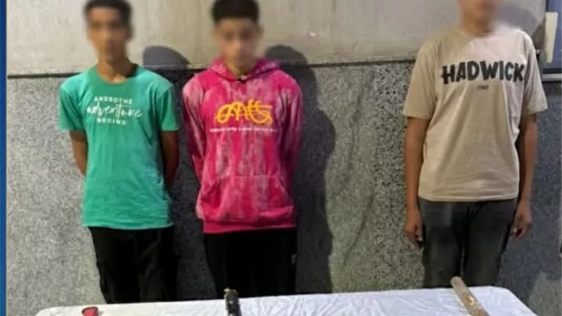 ضبط 3 طلاب بأسيوط بعد تداول فيديو مشاجرة بسلاح أبيض أمام مدرسة