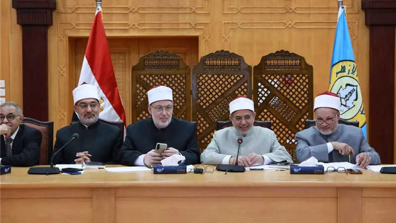 الأزهر يشيد بحكمة القيادة ويكرم علماء ستانفورد في اجتماع مجلس الجامعة