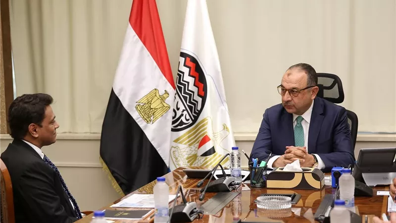 وزير قطاع الأعمال يستقبل وفد 