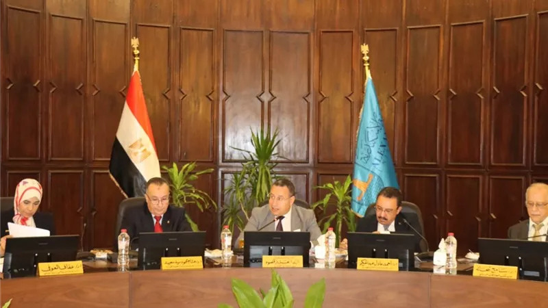 مجلس جامعة الإسكندرية يهنئ خالد العناني بانتخابه مديرًا لليونسكو ويبحث تعزيز برامج الدرجات المزدوجة