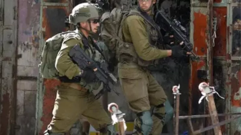 ليلة اقتحامات واعتقالات في الضفة الغربية.. الاحتلال يوسع حملته من رام الله إلى الخليل والقدس