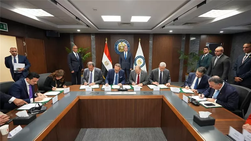وزير البترول يشهد توقيع عقد تمويل مشروع الإيثانول الحيوي بقيمة 135 مليون دولار