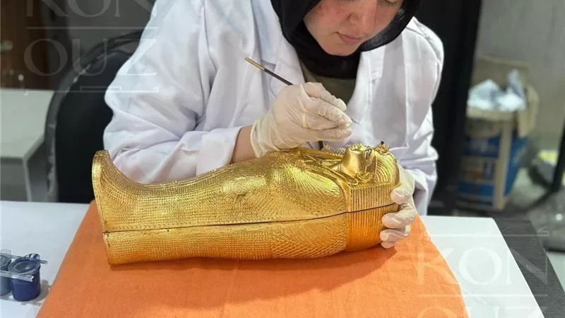 مستوحاة من تابوت الملك الذهبي.. تفاصيل الدعوة الخاصة باحتفالية المتحف المصري الكبير