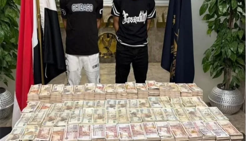 ضبط موظف وسائق سرقا ملايين الجنيهات من شركة نقل أموال بالتجمع الأول