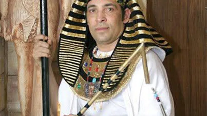 بالزي الفرعوني.. سعد الصغير يحتفل بافتتاح المتحف المصري الكبير بطريقته الخاصة