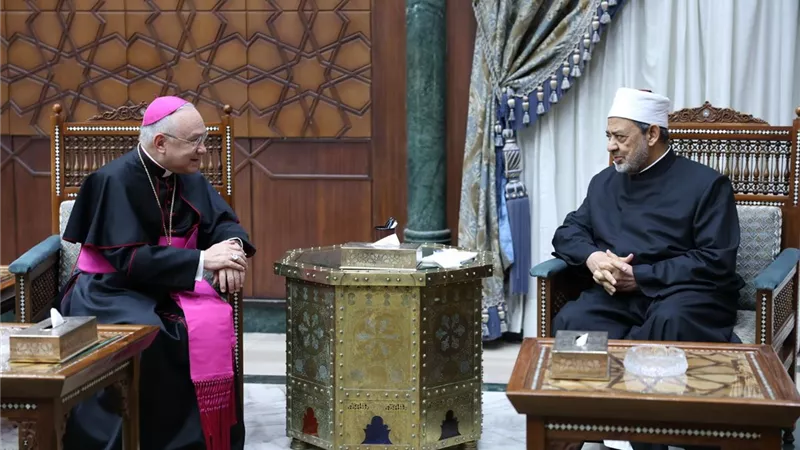 شيخ الأزهر والفاتيكان.. الأديان تتحد لنصرة الإنسان وصون السلام