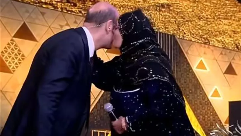 بلبل الشرقية تُقبّل عمرو أديب على الهواء وتكشف كواليس شهرتها: 