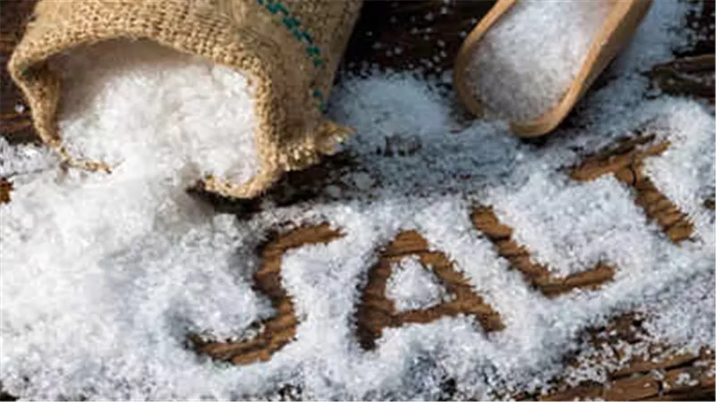 احذروا الملح.. الإفراط في تناوله يزيد خطر الإصابة بأمراض القلب والكلى