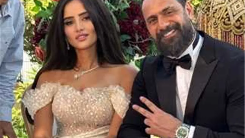 عمرو المهدي وزينة في 