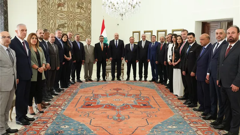 الرئيس اللبناني يعلن التفاوض مع العدو وتصعيد إسرائيلي يهدد بانهيار الهدنة جنوباً