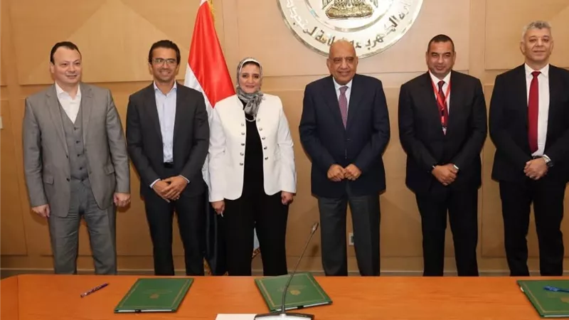 توقيع اتفاقيات لإنشاء محطات شمسية وبطاريات تخزين بقدرة 1200 ميجاوات