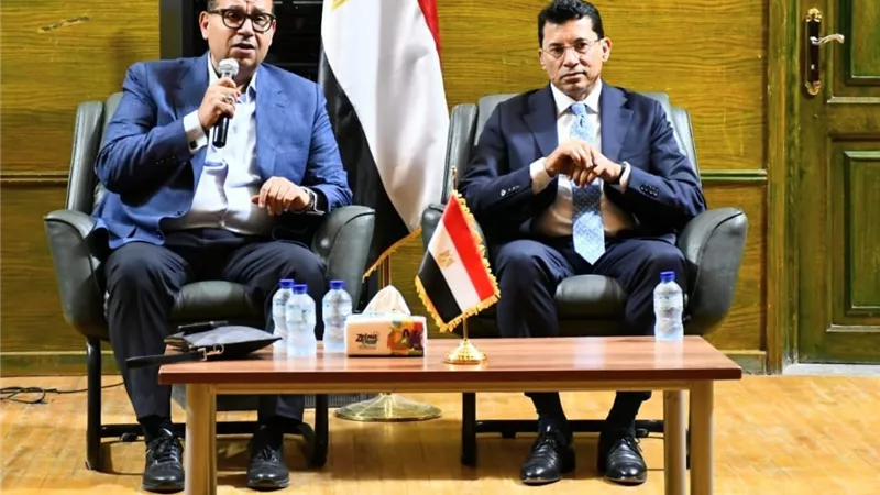صبحي وإدريس يبحثان خطط تطوير المصارعة ودعم أبطال المنتخب