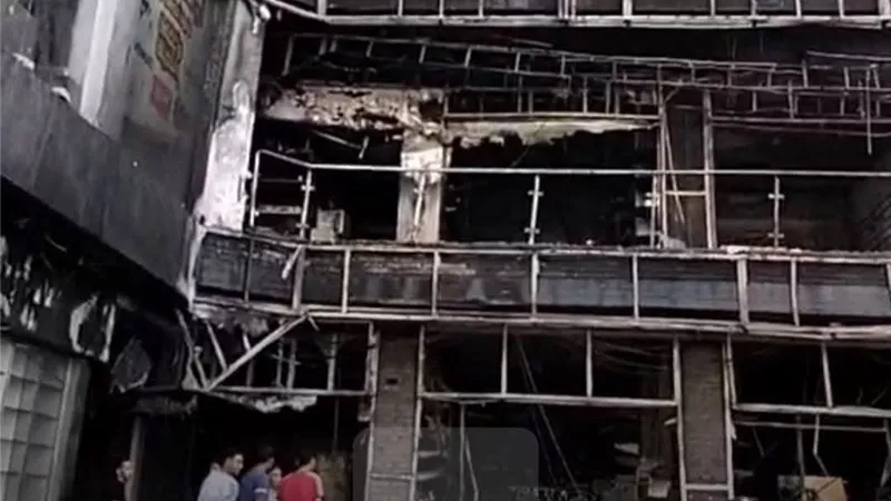 النار التهمت كل شيء.. التحريات تكشف أسباب حريق مول العبور |صور