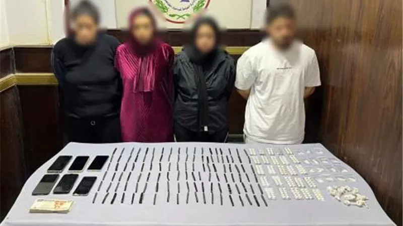 سقوط 3 سيدات وشخص لإدارة نشاط مشبوه عبر تطبيقات الهواتف بالقاهرة