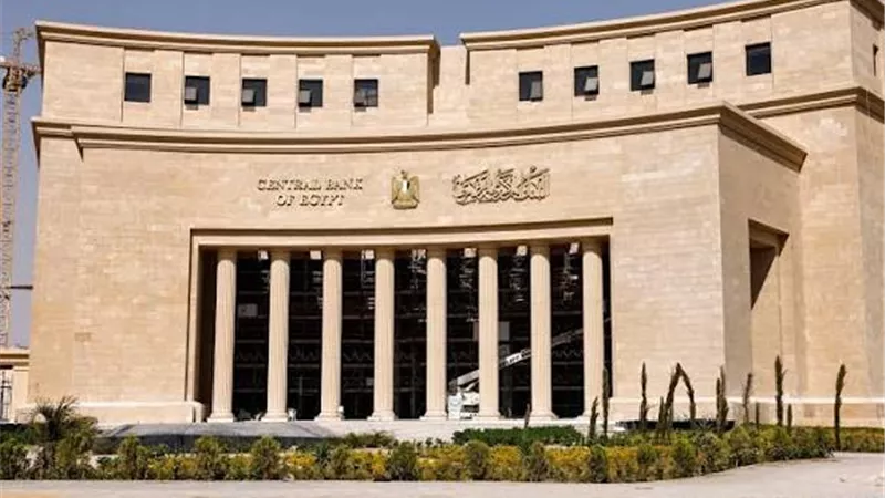 تحويلات المصريين بالخارج تقفز إلى 33.9 مليار دولار خلال أول 10 أشهر من 2025