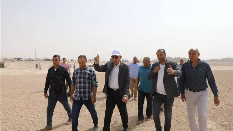 محافظ المنيا يتابع تطهير مخر سيل السرارية لضمان تصريف الأمطار بكفاءة