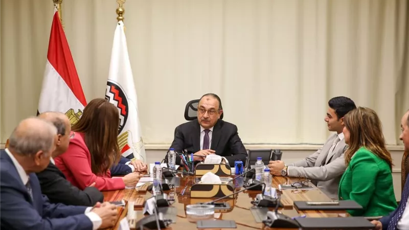 وزير قطاع الأعمال يشهد توقيع تمويل أول مصنع لإنتاج أقراص الكلور في مصر والشرق الأوسط