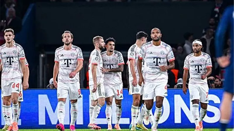 بايرن ميونيخ يهزم باريس سان جيرمان بعشرة لاعبين ويقترب من التأهل الأوروبي