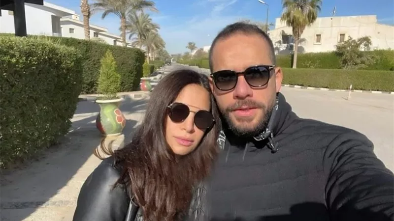 الصورة الأولى للفنانة آمال ماهر وزوجها من باريس خلال إجازة شهر العسل