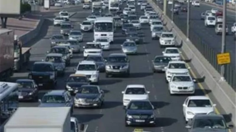 النشرة المرورية.. كثافات متحركة على معظم محاور القاهرة والجيزة