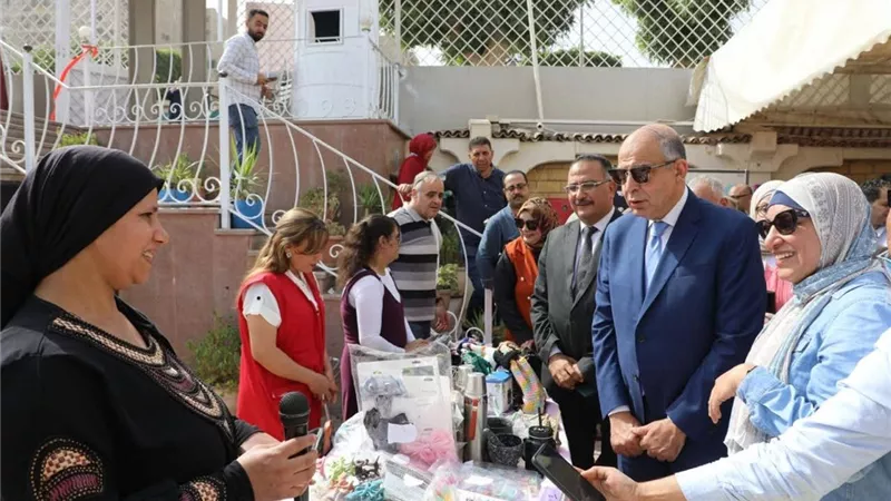 محافظ المنيا يفتتح معرض 