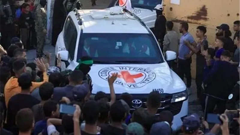 وفا: الاحتلال الإسرائيلي يسلم جثامين 15 فلسطينيًا ضمن صفقة تبادل الأسرى