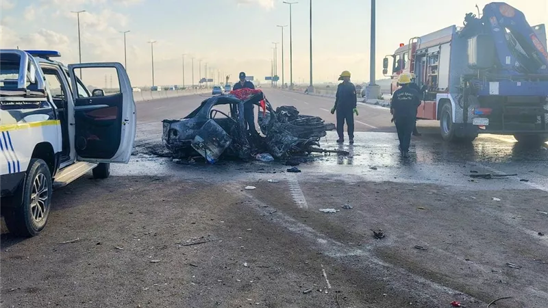 محافظ الإسكندرية يتفقد موقع حادث اشتعال سيارة على محور المشير أبو ذكرى
