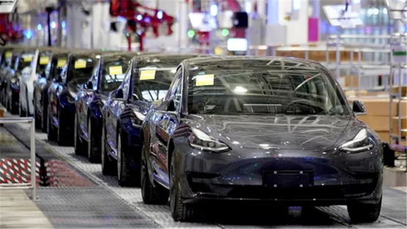 إيلون ماسك يتوقع الموافقة الكاملة على نظام القيادة الذاتية لتسلا في الصين بداية 2026
