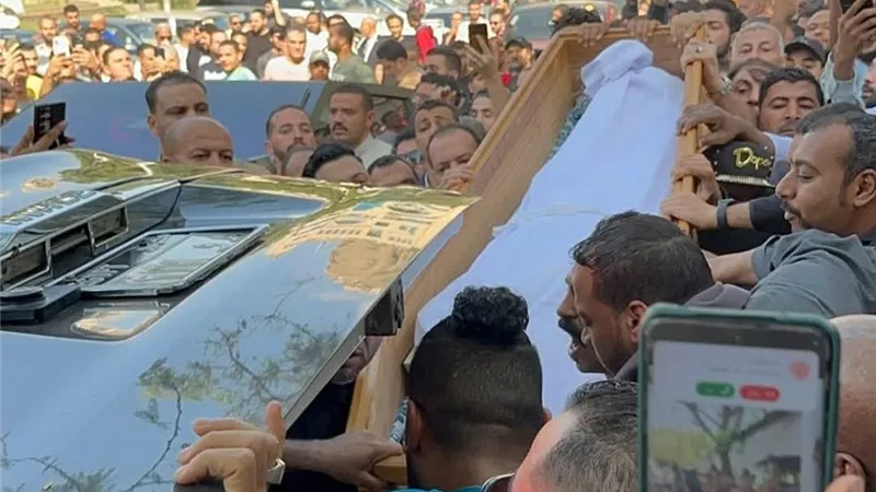 وفاة والد محمد رمضان المفاجئة.. وأسرته تروي اللحظات الأخيرة