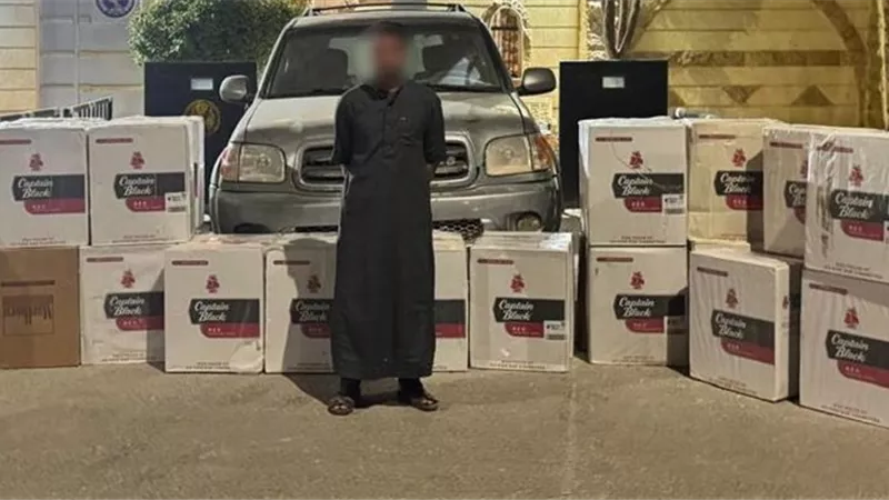 ضبط عاطل بمطروح وبحوزته أكثر من 22 ألف عبوة سجائر مهربة