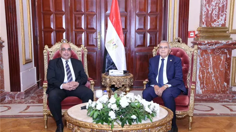 بالصور.. وزير العدل يزور رئيس مجلس الشيوخ لتهنئته بتولي منصبه
