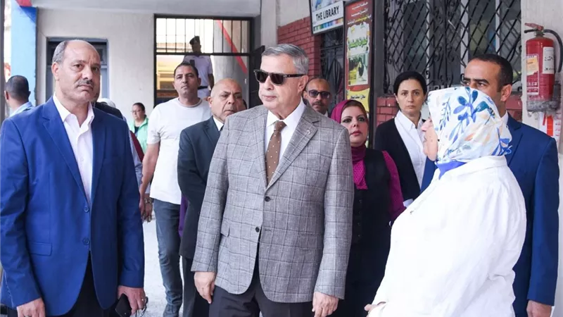 جولة تفقدية لمحافظ الإسكندرية على مقرات اللجان الانتخابية 