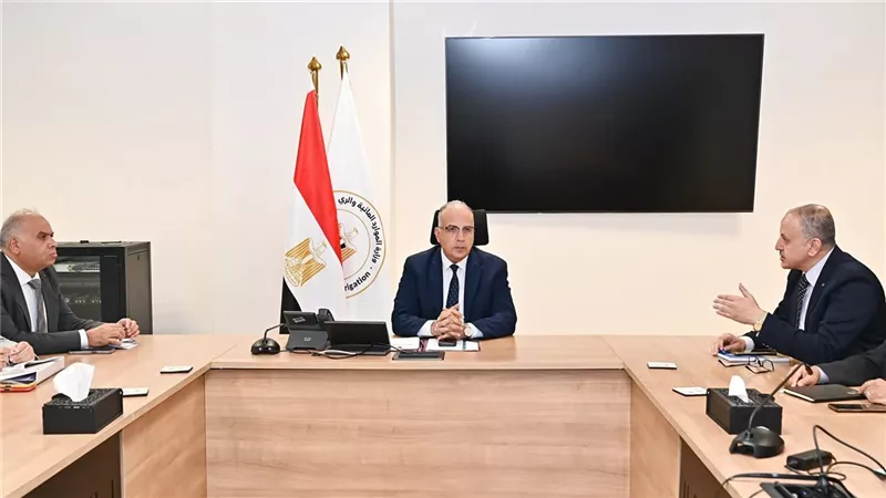 سويلم يبحث خطط مواجهة ارتفاع منسوب البحر وتأثيره على المصارف الزراعية