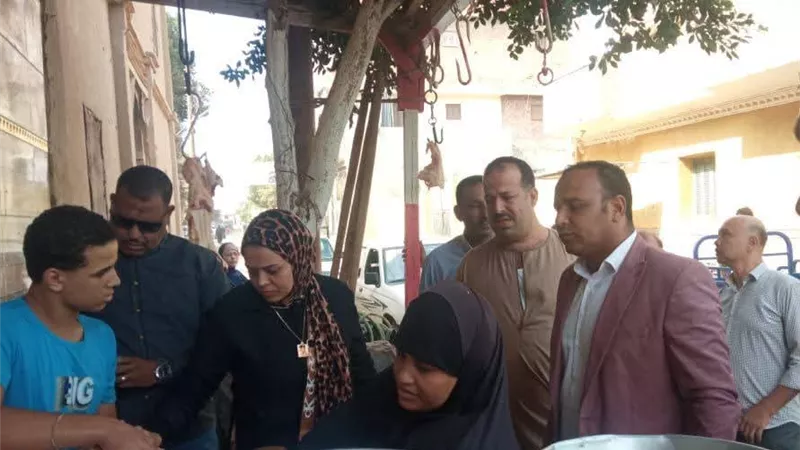 ضبط 3.6 طن أغذية غير صالحة بمركز بني مزار خلال حملة صحية