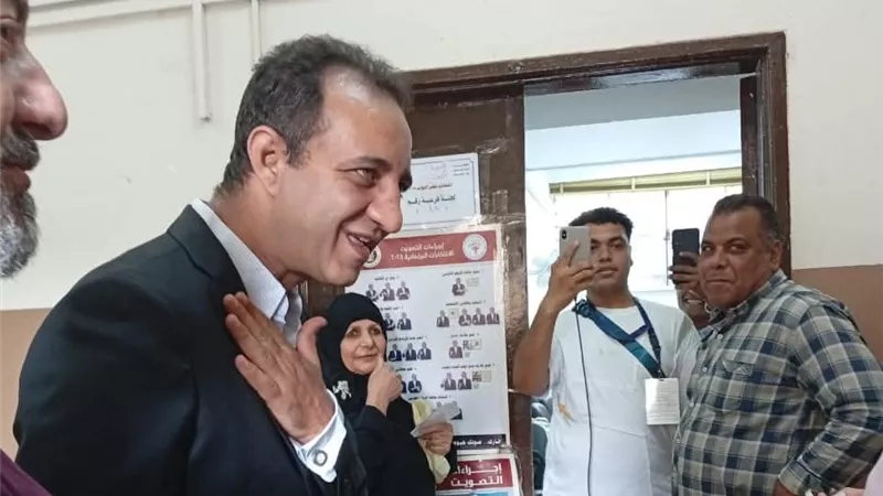 انتخابات مجلس النواب 2025.. أحمد مرتضى منصور يدلي بصوته داخل مدرسة جمال عبدالناصر بالدقي 